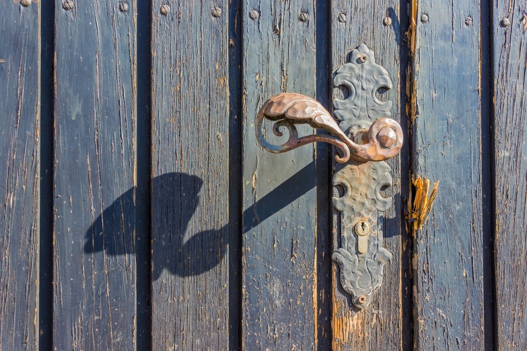 how to paint door knobs